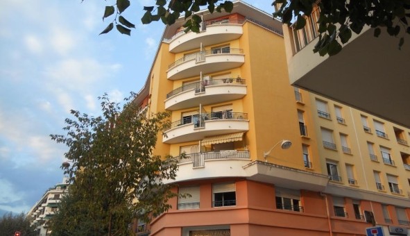 Logement étudiant Location T2 Vide Nice (06100)