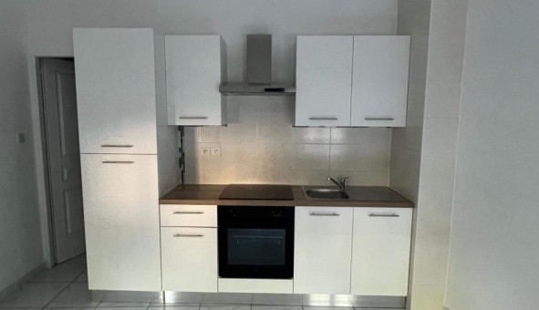 Logement étudiant Location T2 Vide Nîmes (30000)