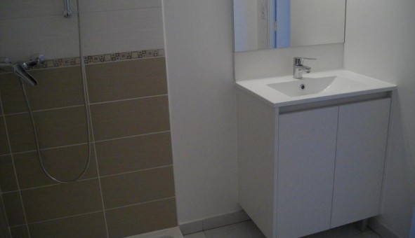 Logement tudiant Location T2 Vide Nmes (30000)