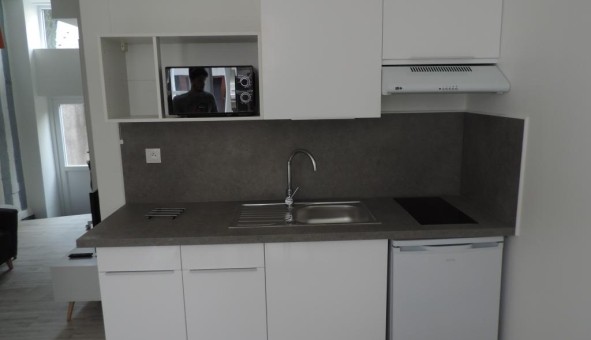 Logement étudiant Location T2 Vide Tours (37000)