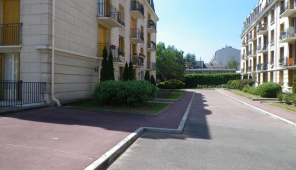 Logement étudiant Location T2 Vide Versailles (78000)