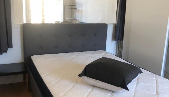 Logement tudiant Location T2 Vide Versailles (78000)