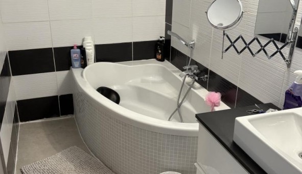 Logement tudiant T3 à Abidos (64150)