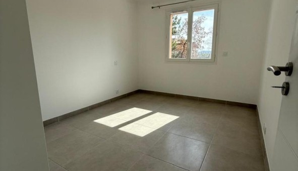 Logement tudiant T3 à Aubenas les Alpes (04110)