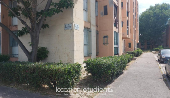 Logement tudiant Location T3 Vide Avignon (84000)