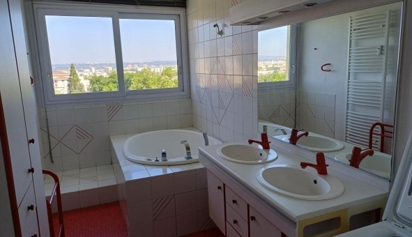 Logement tudiant T3 à Bron (69500)