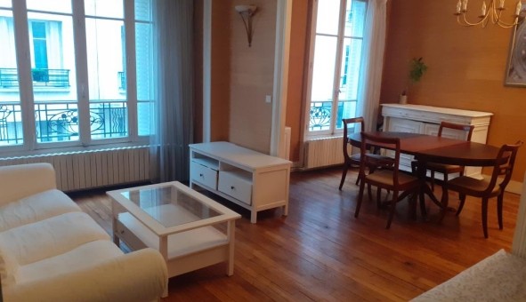 Logement tudiant Location T3 Vide Courbevoie (92400)