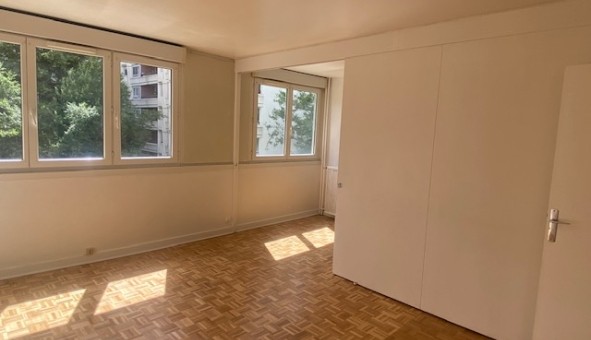 Logement tudiant Location T3 Vide Courbevoie (92400)