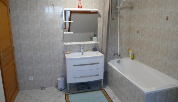 Logement étudiant T3 à Darvault (77140)