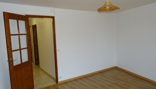 Logement tudiant T3 à Darvault (77140)