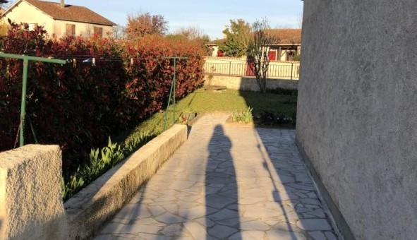 Logement tudiant T3 à Flac (16730)