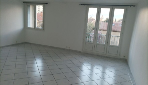 Logement �tudiant T3 &agrave; Grenoble (38000)