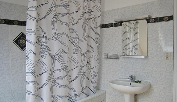 Logement �tudiant T3 &agrave; Le Monast�re (12000)