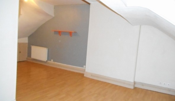 Logement tudiant T3 à Les Ayvelles (08000)