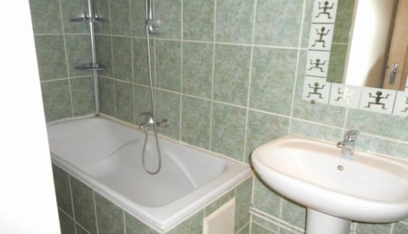 Logement tudiant T3 à Les Ayvelles (08000)