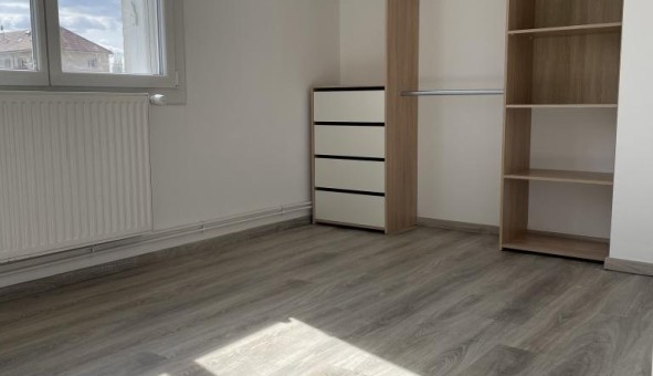 Logement tudiant T3 à Les Ayvelles (08000)