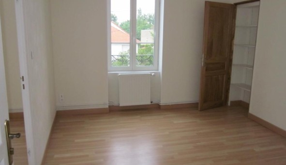Logement tudiant T3 à Montluon (03100)