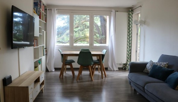 Logement étudiant Location T3 Vide Suresnes (92150)