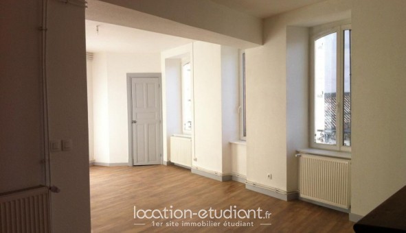 Logement tudiant T3 à Thiers (63300)