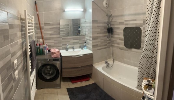 Logement tudiant T3 à Vaulx en Velin (69120)