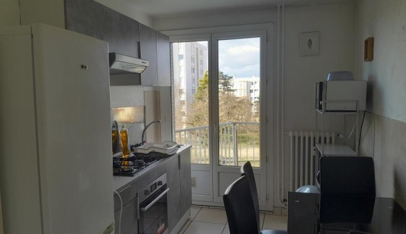 Logement �tudiant T3 &agrave; Vaulx en Velin (69120)