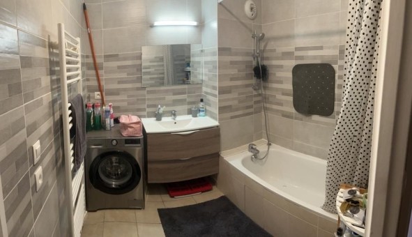 Logement �tudiant T3 &agrave; Vaulx en Velin (69120)