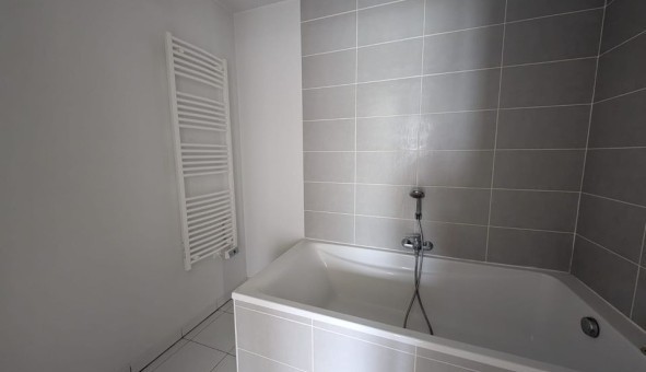 Logement �tudiant T3 &agrave; Vaulx en Velin (69120)