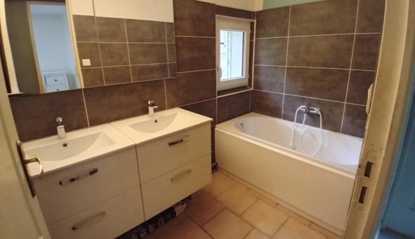 Logement �tudiant T4 &agrave; Adissan (34230)