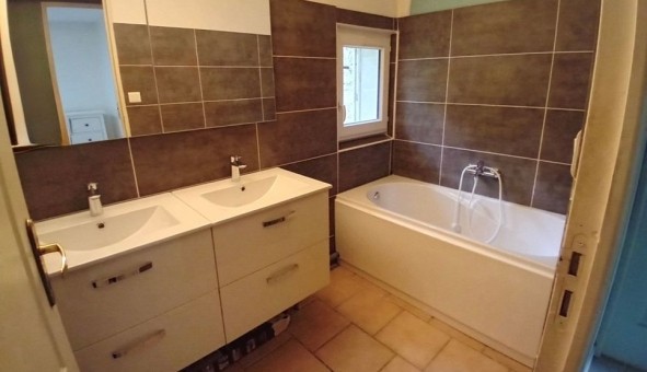 Logement �tudiant T4 &agrave; Adissan (34230)