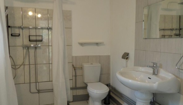 Logement �tudiant T4 &agrave; B�zenet (03170)