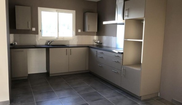 Logement �tudiant T4 &agrave; Castelnau de Guers (34120)