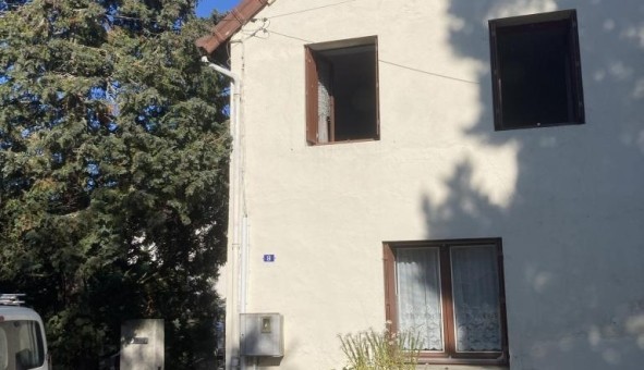 Logement �tudiant T4 &agrave; Ch�tenoy le Royal (71880)