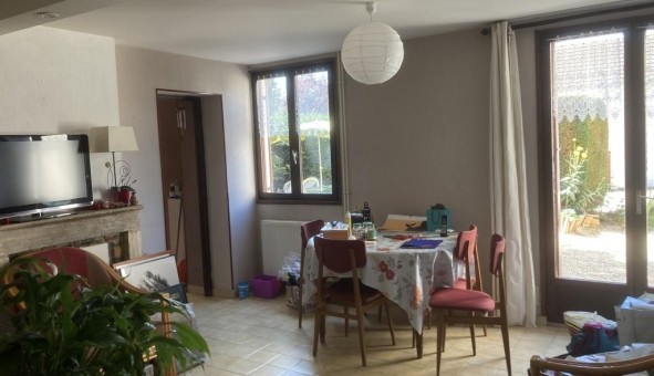 Logement �tudiant T4 &agrave; Ch�tenoy le Royal (71880)