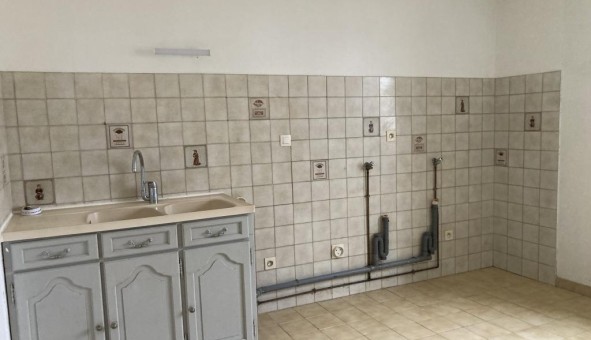 Logement �tudiant T4 &agrave; Ch�tenoy le Royal (71880)