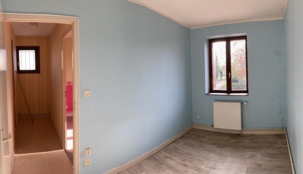 Logement �tudiant T4 &agrave; Ch�tenoy le Royal (71880)