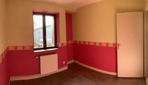 Logement �tudiant T4 &agrave; Ch�tenoy le Royal (71880)