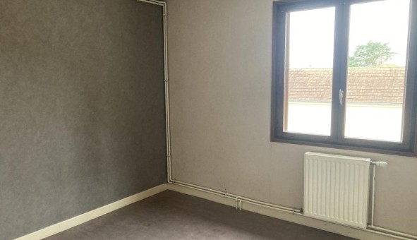 Logement �tudiant T4 &agrave; Ch�tenoy le Royal (71880)