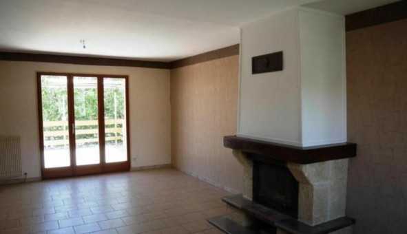 Logement �tudiant T4 &agrave; Ch�tenoy le Royal (71880)