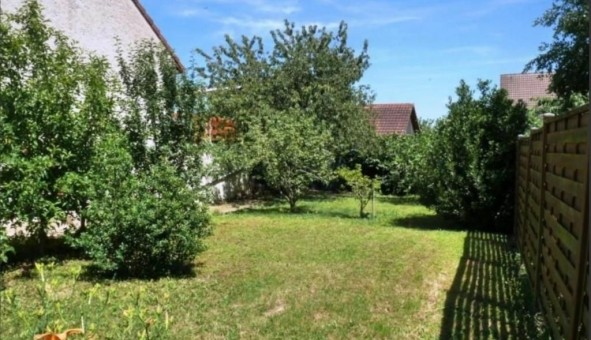 Logement �tudiant T4 &agrave; Ch�tenoy le Royal (71880)