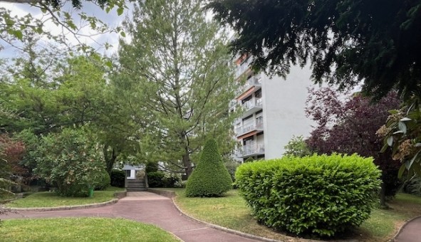 Logement tudiant T4 à Courbevoie (92400)