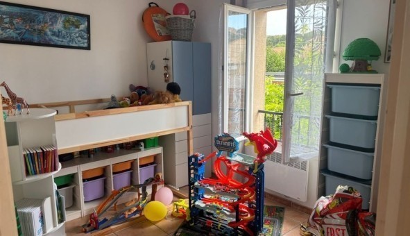 Logement �tudiant T4 &agrave; La Fare les Oliviers (13580)