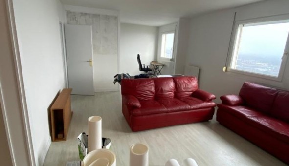 Logement tudiant T4 à Les Ayvelles (08000)