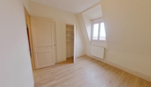 Logement tudiant T4 à Les Ayvelles (08000)