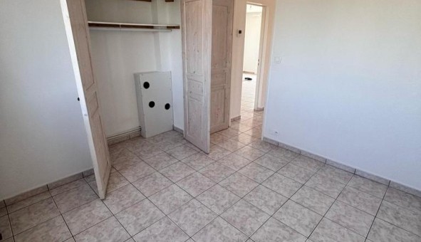 Logement tudiant T4 à Orange (84100)