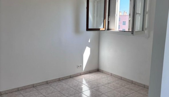 Logement tudiant T4 à Orange (84100)