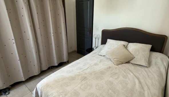 Logement tudiant T4 à Peyrolles en Provence (13860)