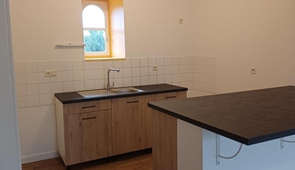 Logement �tudiant T5 &agrave; Ahuill� (53940)