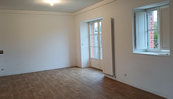 Logement �tudiant T5 &agrave; Ahuill� (53940)