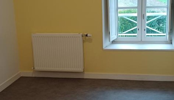 Logement �tudiant T5 &agrave; Ahuill� (53940)