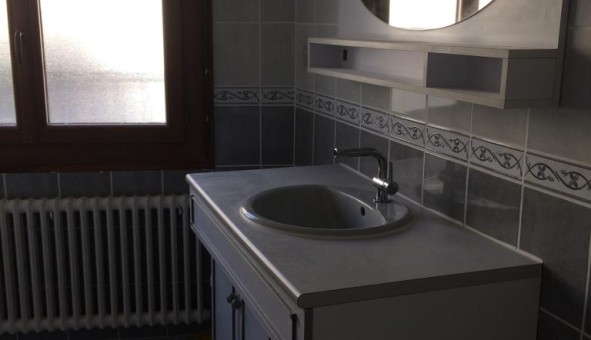 Logement tudiant Location T5 Vide Aramon (30390)
